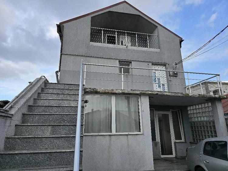 Casă cu Teren 150 Mp în Brătianu
