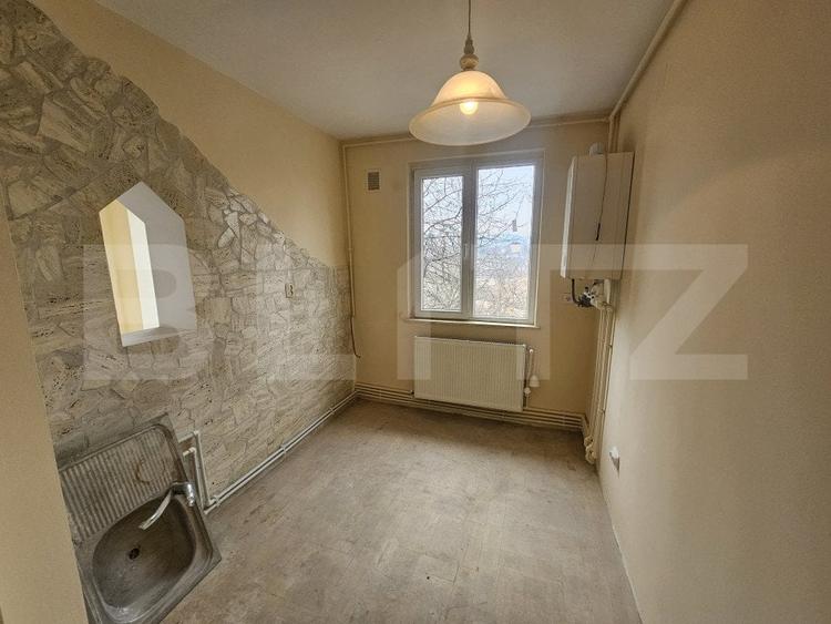 Apartament cu 2 camere semidecomandat în Hunedoara