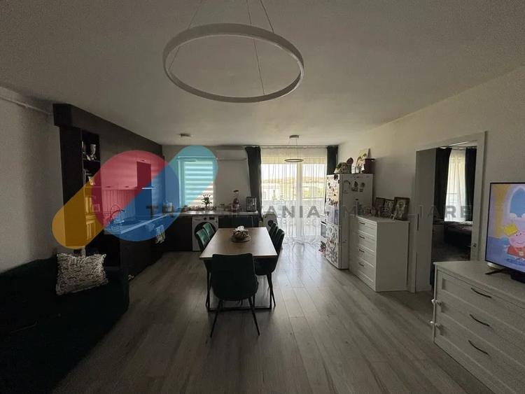 Apartament cu 2 camere semidecomandat, mobilat în Sânnicoară
