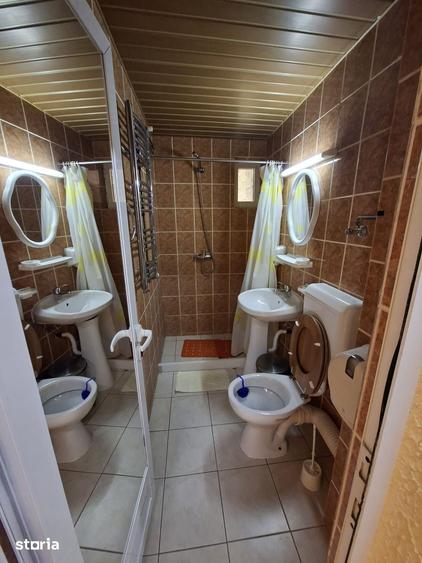 Casă cu 9 camere cu Teren 1000 Mp în Central