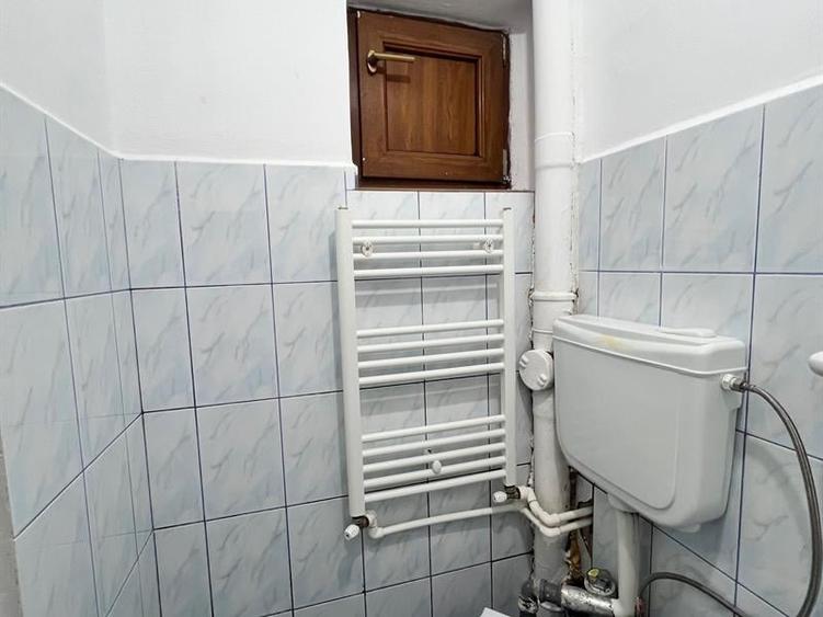 Apartament de vânzare - 4