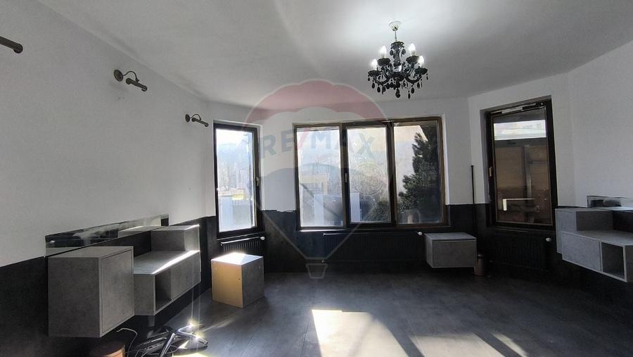 Spațiu comercial, de 165 mp, în Plopilor