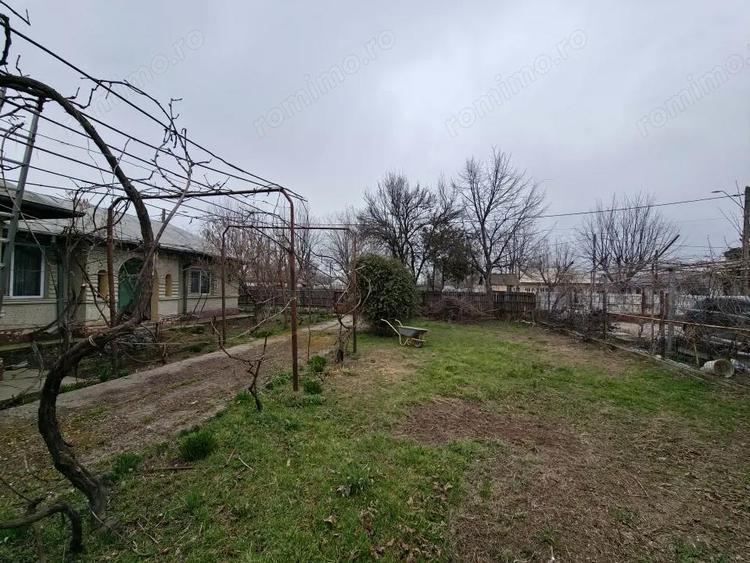 Casa (2 corpuri) si curte de 1401 mp teren la soseaua principala, Amara! - 2