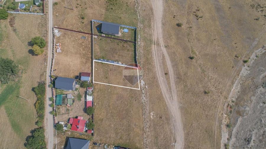 Teren Construcții intravilan de 600 mp, în Cărpiniș