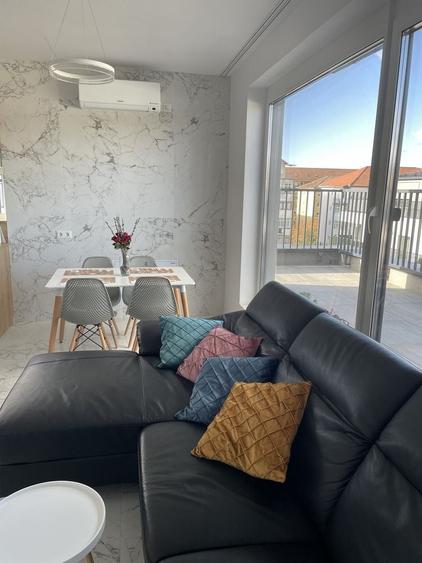 Apartament cu 3 camere decomandat în Ștefan cel Mare