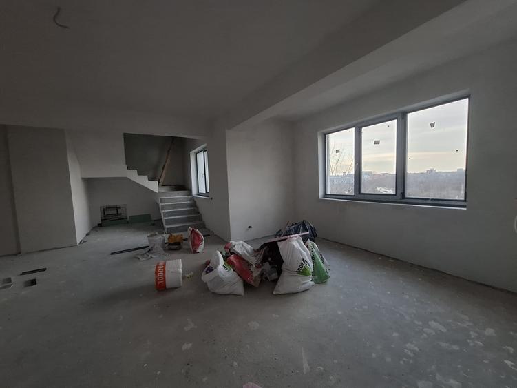 Penthouse cu 4 camere în Prelungirea Ghencea