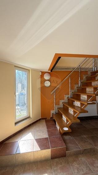 Casă cu 5 camere cu Teren 1000 Mp în Vest