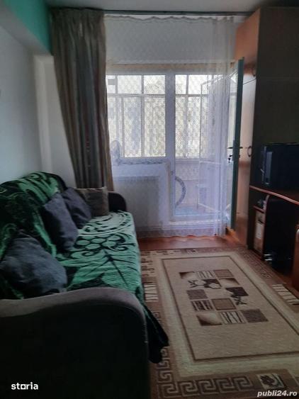 Apartament cu 4 camere decomandat în Micro 17