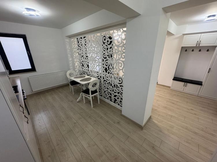 Garsonieră decomandată, mobilată în Tomis Plus