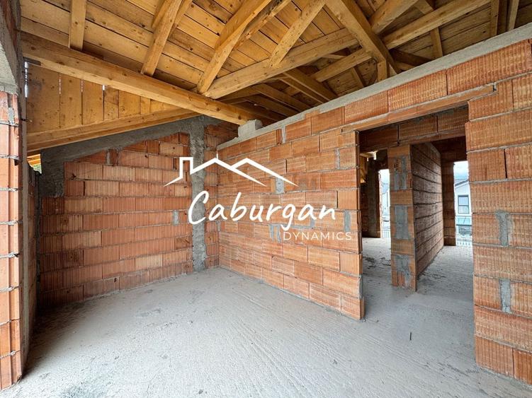 Duplex cu 4 camere cu Canalizare în Exterior Vest