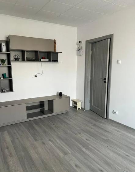 Apartament cu 2 camere semidecomandat, mobilat în Berceni