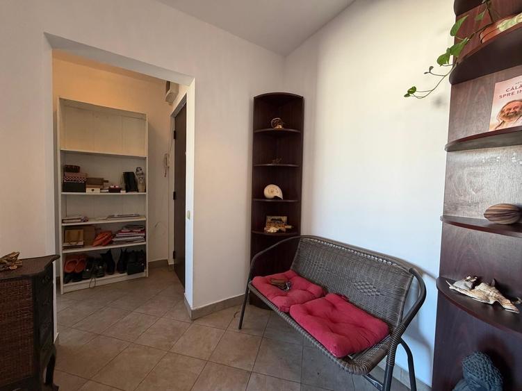 Apartament cu 3 camere semidecomandat în Dristor
