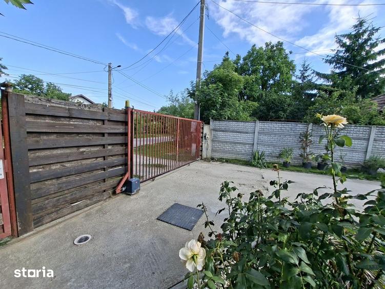 Casă cu 10 camere cu Teren 1440 Mp în Periș