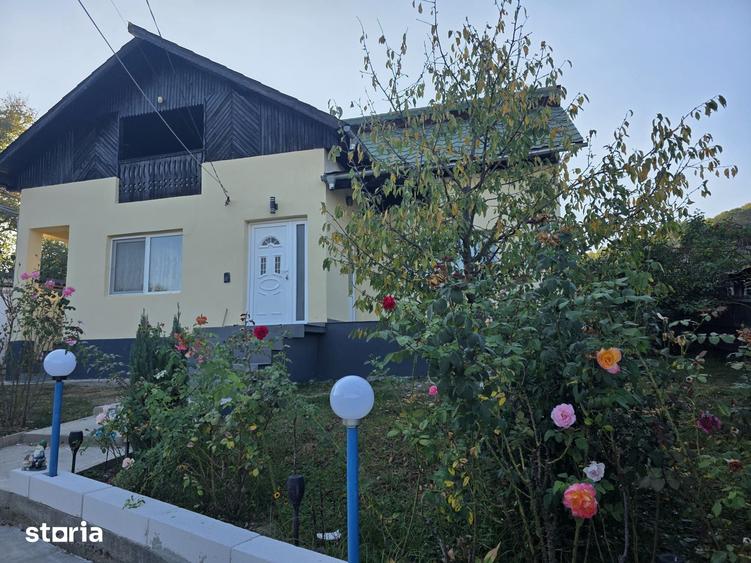Casă cu 2 camere cu Teren 1300 Mp în Davidești