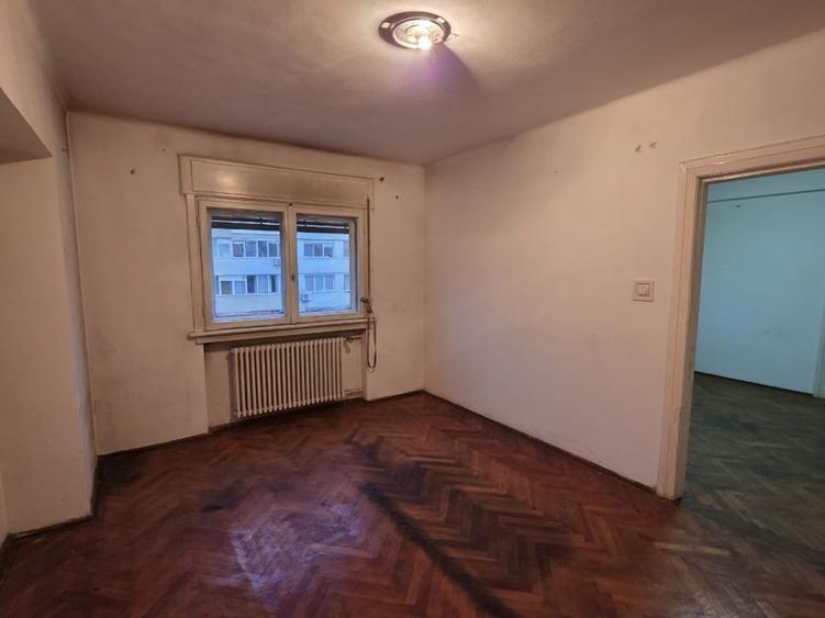 Apartament cu 4 camere în Gara de Nord
