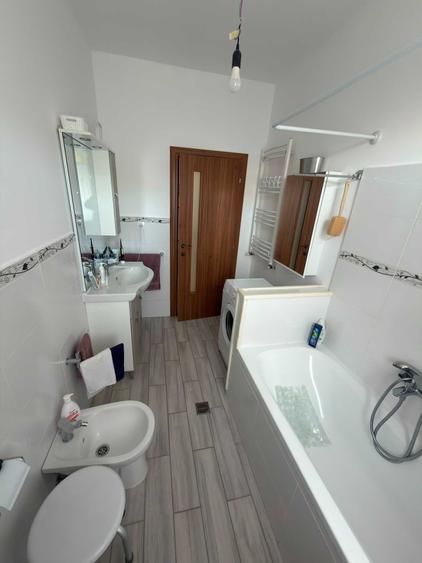 Casă cu 3 camere decomandat în Aiton