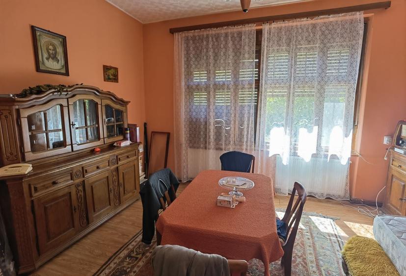 Casă individuală cu 3 camere cu Canalizare în Gurahonț
