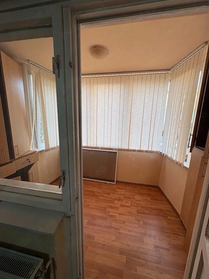 Apartament cu 3 camere decomandat în Tractorul