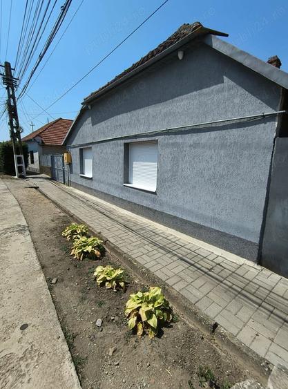Casă cu 4 camere în Deta