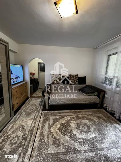 Apartament cu 2 camere semidecomandat, mobilat în Central