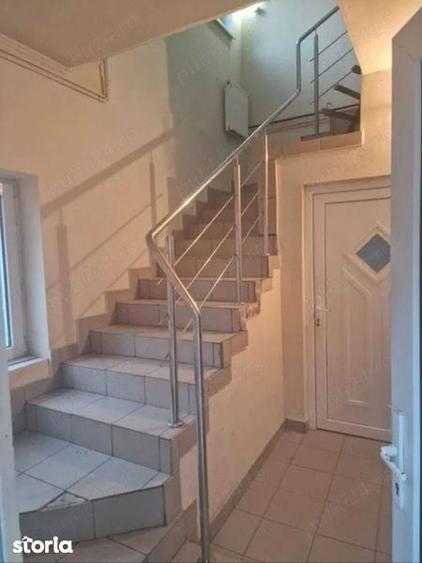 Casă cu 4 camere cu Teren 200 Mp în Central
