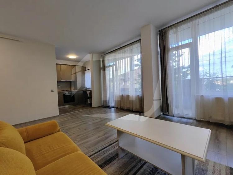 Apartament cu 2 camere semidecomandat, mobilat în Borhanci