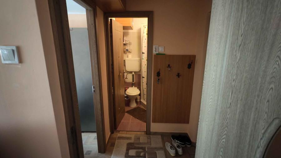 Garsonieră decomandată în Palas