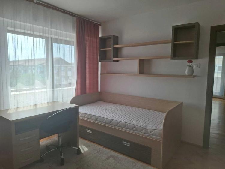 Apartament cu 3 camere decomandat în Decebal