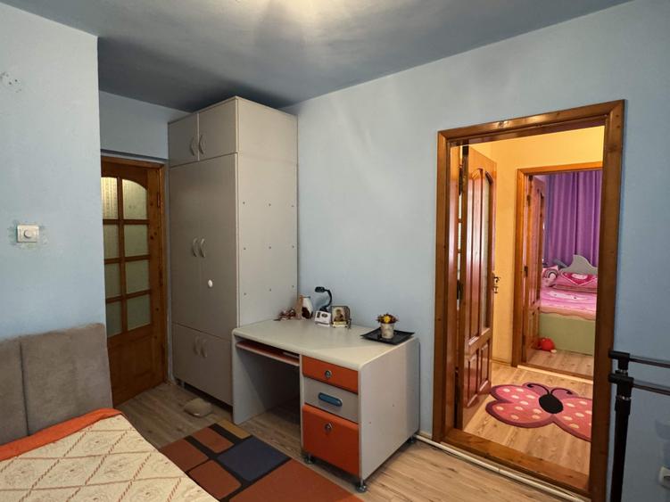 Apartament cu 3 camere semidecomandat în Central