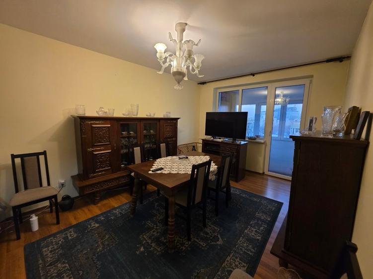 Apartament cu 3 camere decomandat în Tineretului