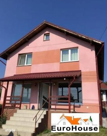 Casă cu 4 camere în Cetate