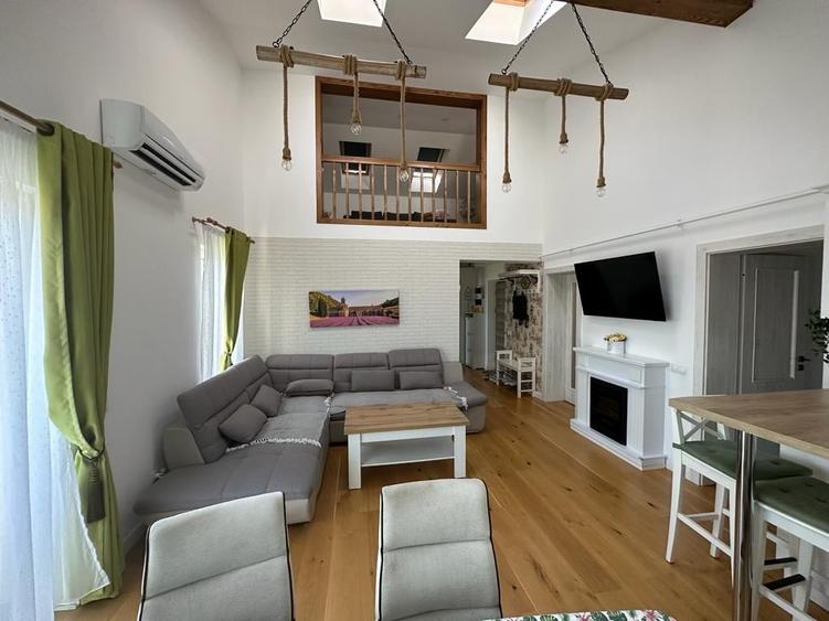 Penthouse cu 3 camere decomandat, mobilat în Arhitecților - Calea Cisnădiei