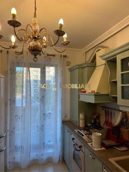 Apartament cu 4 camere decomandat, mobilat în Băneasa