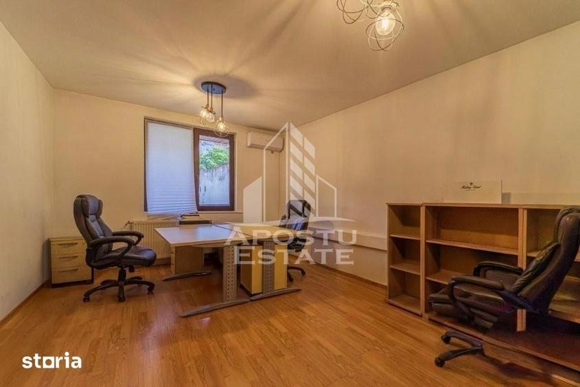 Casă cu 10 camere cu Teren 810 Mp în Circumvalațiunii
