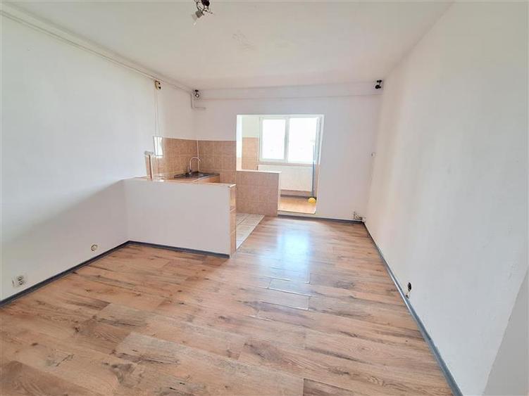 Apartament 2 camere semidecomandat, zona Mioritei - 1