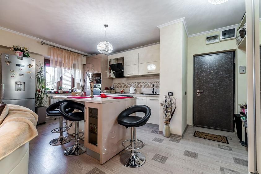 Apartament cu 2 camere decomandat în Intim