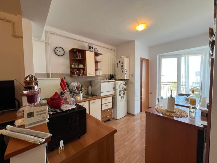 Apartament cu 2 camere semidecomandat, mobilat în Bună Ziua