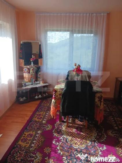 Casă cu 2 camere cu Teren 3800 Mp în Central