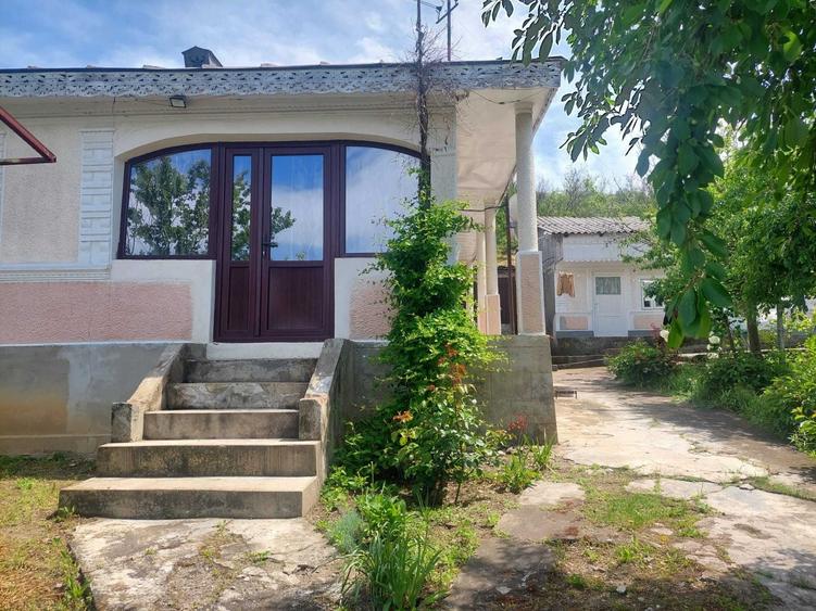 Casă cu 4 camere în Central