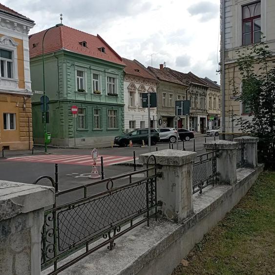 Casă cu 3 camere cu Teren 120 Mp în Schei