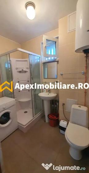 Apartament cu 3 camere semidecomandat în Gara de Nord