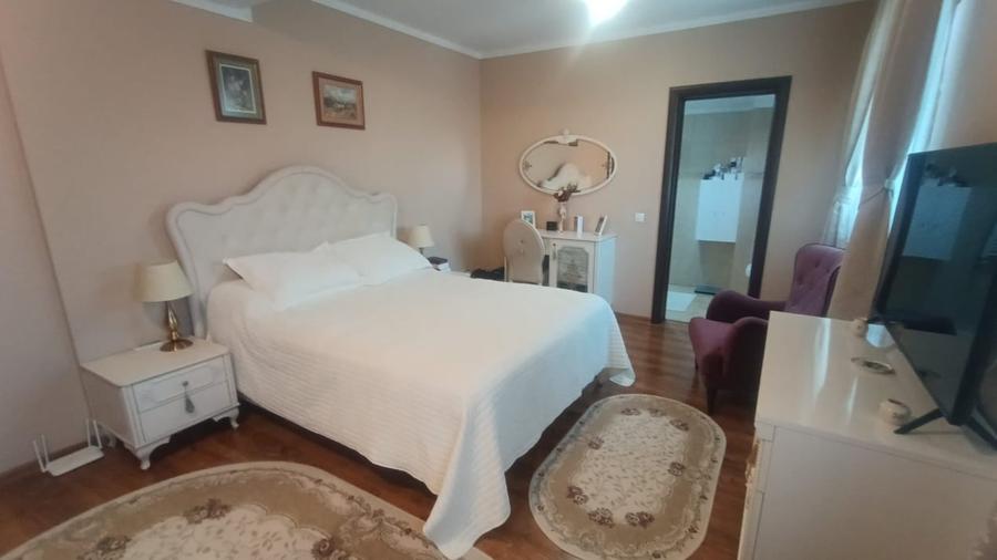 Casă individuală cu 4 camere cu Canalizare în Cârcea