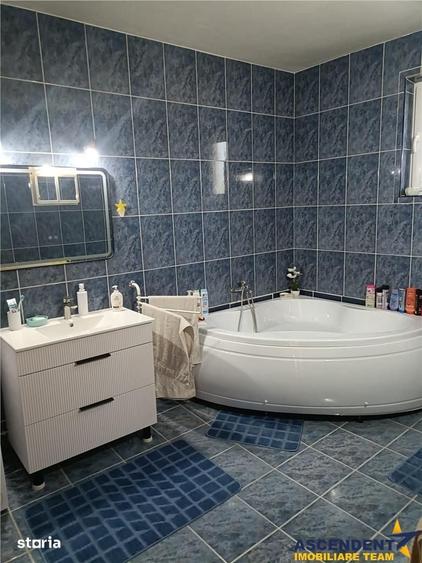 Casă cu 6 camere cu Teren 996 Mp în Răstolița
