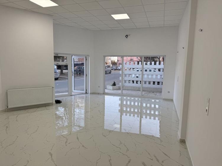 Spațiu comercial, de 75 mp, în Central