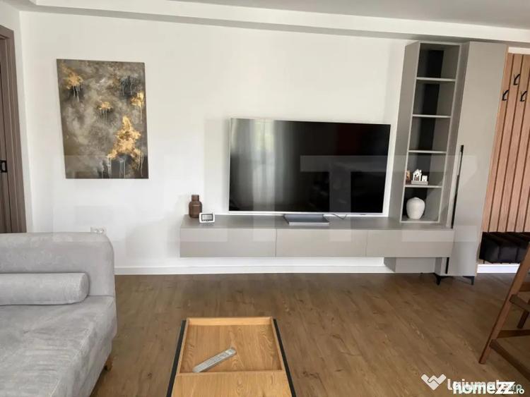 Apartament cu 4 camere semidecomandat în Universității