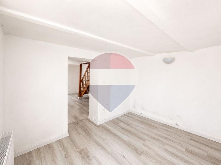 Casă individuală cu 3 camere cu Teren 305 Mp în Central