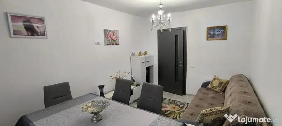 Apartament cu 3 camere decomandat în Florești