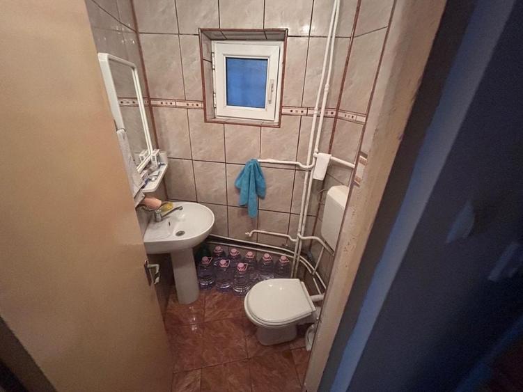 Apartament cu 3 camere decomandat în Fetești-Gară