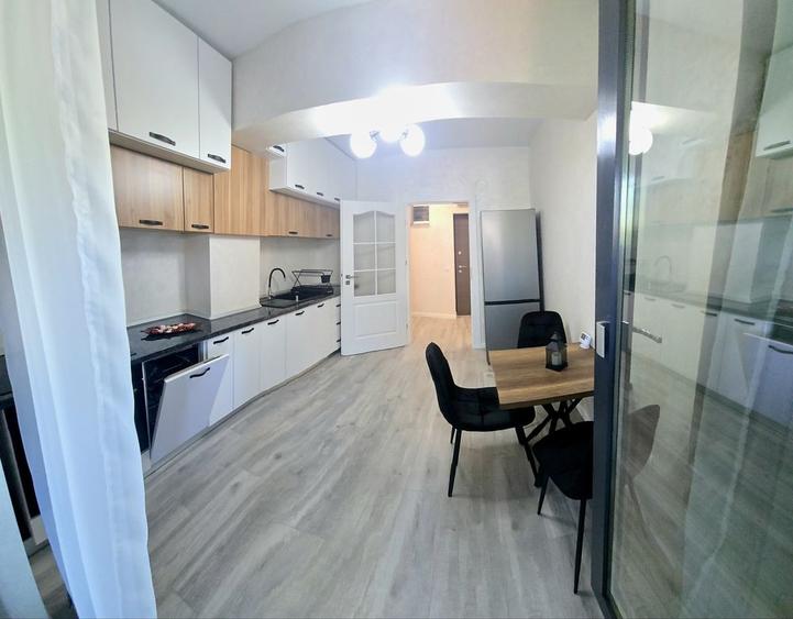 Apartament cu 3 camere decomandat în Central
