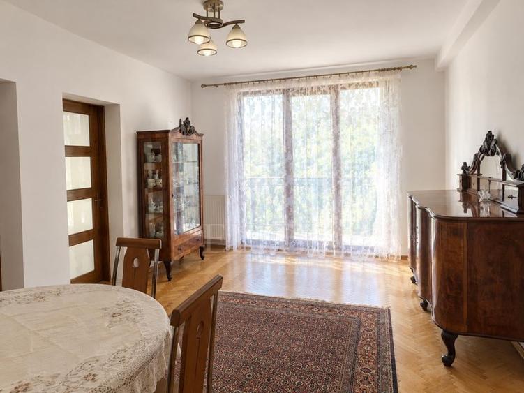 Apartament cu 3 camere semidecomandat în Andrei Mureșanu